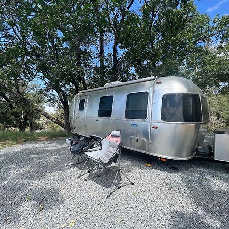 Modern Airstream With Amazing View - 10 To 15 Minutes From Kings Canyon National Park Dunlap エクステリア 写真