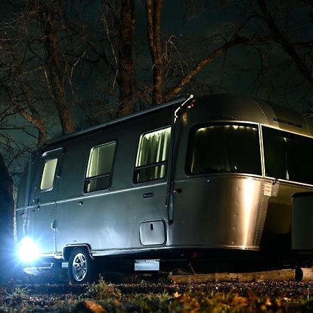 Modern Airstream With Amazing View - 10 To 15 Minutes From Kings Canyon National Park Dunlap エクステリア 写真