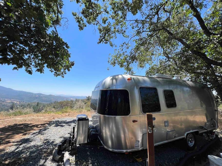 Modern Airstream With Amazing View - 10 To 15 Minutes From Kings Canyon National Park Dunlap エクステリア 写真
