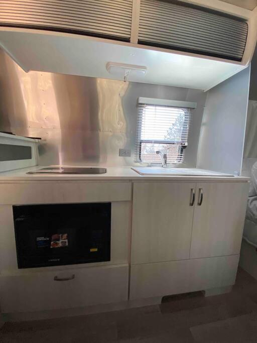 Modern Airstream With Amazing View - 10 To 15 Minutes From Kings Canyon National Park Dunlap エクステリア 写真
