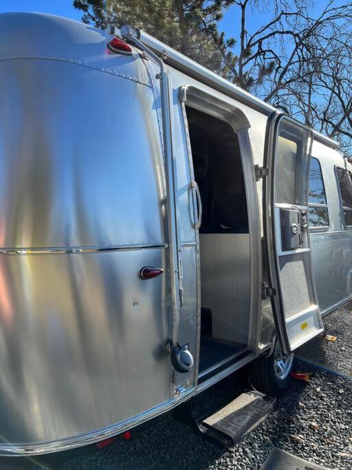 Modern Airstream With Amazing View - 10 To 15 Minutes From Kings Canyon National Park Dunlap エクステリア 写真