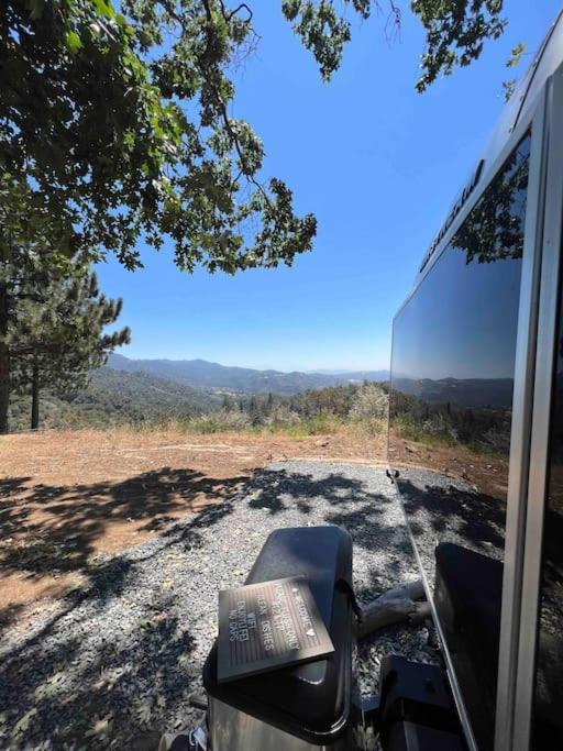 Modern Airstream With Amazing View - 10 To 15 Minutes From Kings Canyon National Park Dunlap エクステリア 写真