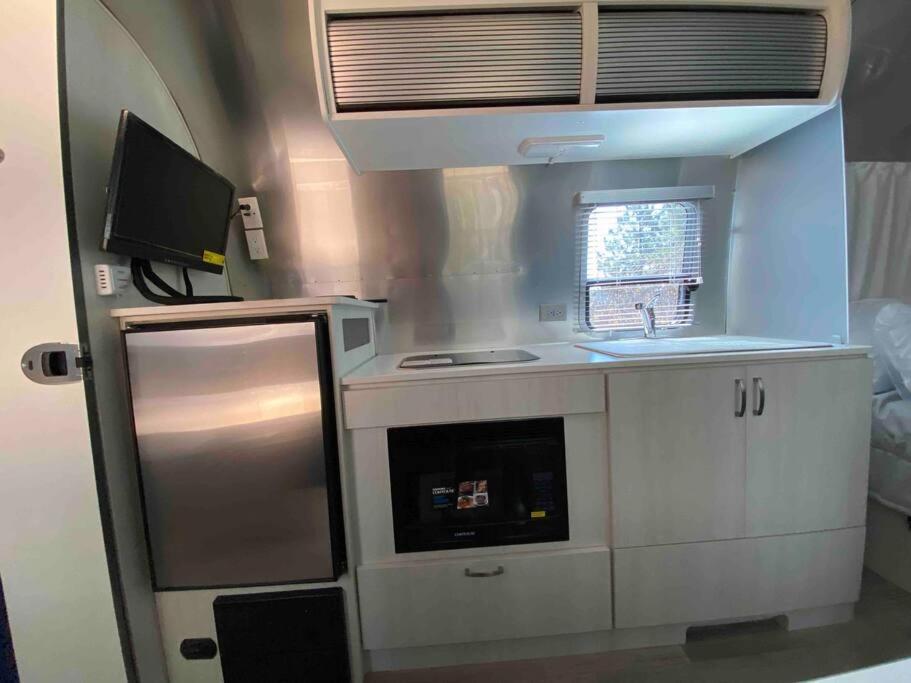 Modern Airstream With Amazing View - 10 To 15 Minutes From Kings Canyon National Park Dunlap エクステリア 写真