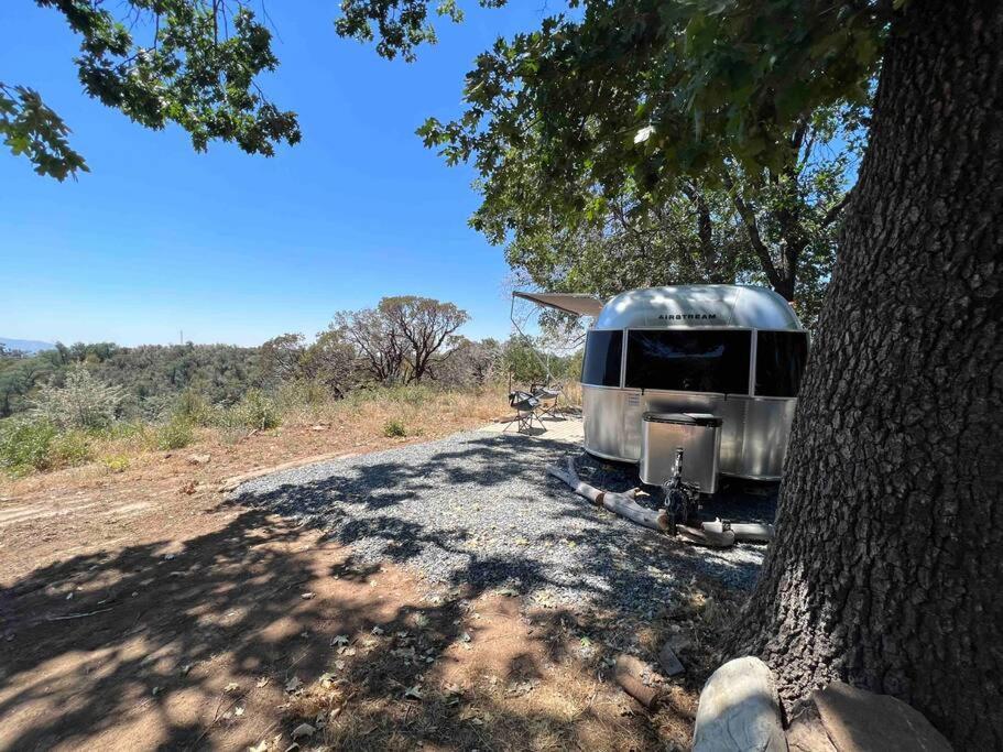 Modern Airstream With Amazing View - 10 To 15 Minutes From Kings Canyon National Park Dunlap エクステリア 写真