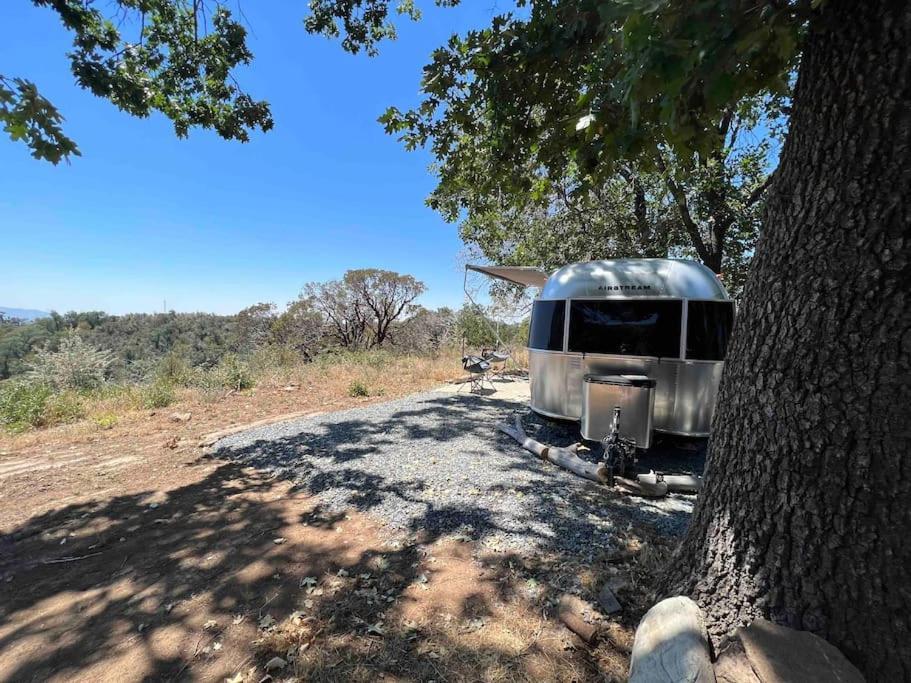 Modern Airstream With Amazing View - 10 To 15 Minutes From Kings Canyon National Park Dunlap エクステリア 写真