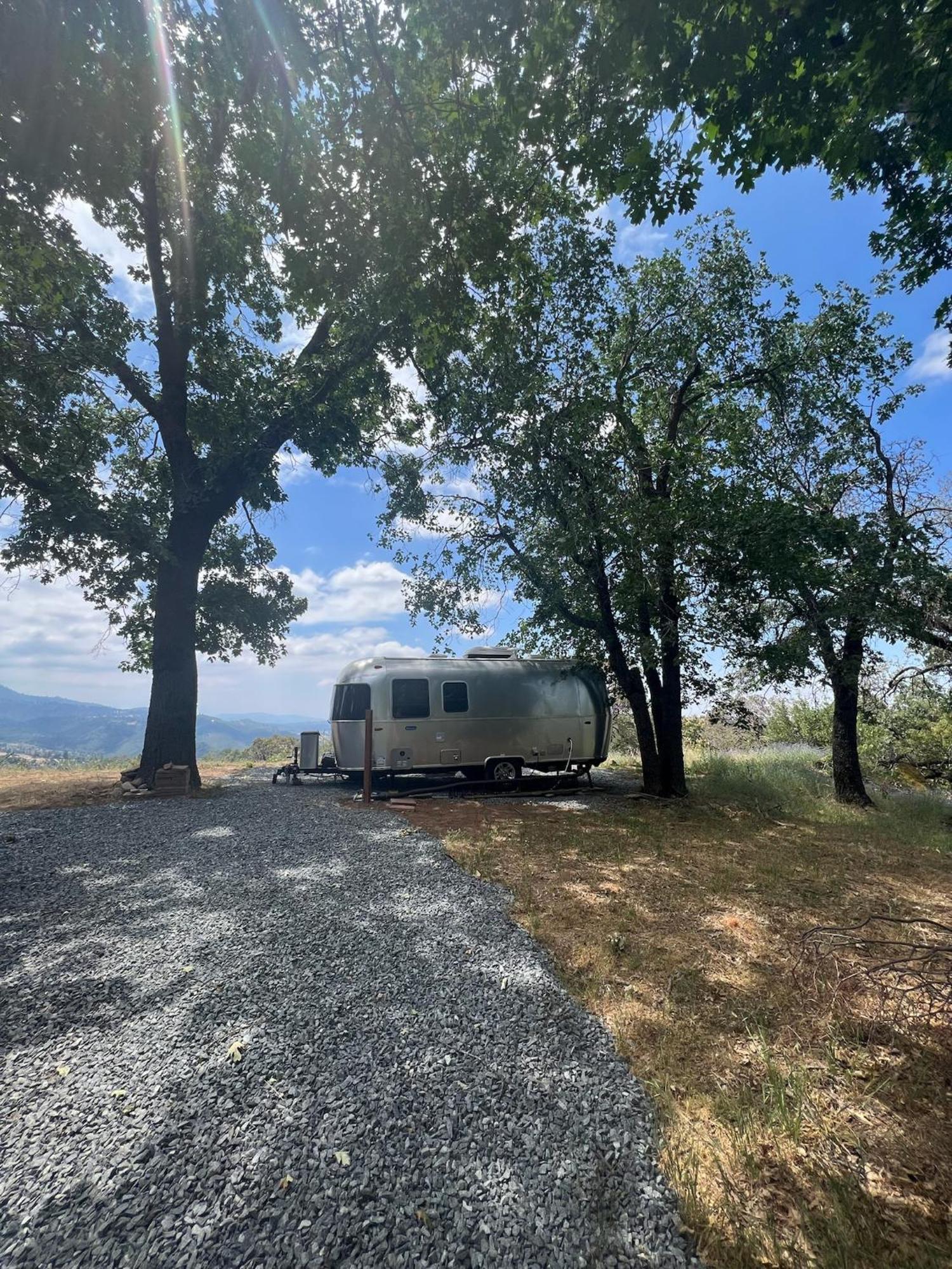 Modern Airstream With Amazing View - 10 To 15 Minutes From Kings Canyon National Park Dunlap エクステリア 写真